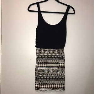 Loose/tight patterned dress